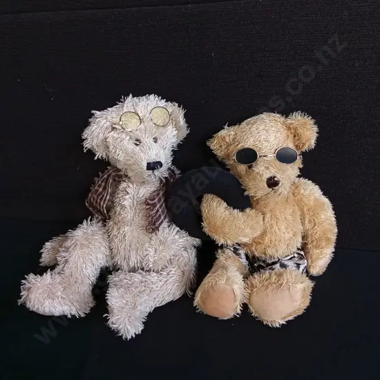 PAIR OF VINTAGE HEARTFELT TEDDY BEARS, TALLEST H 31 CM