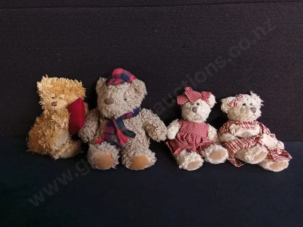 4 VINTAGE TEDDY BEARS, INCLUDING PAIR OF RUSS BERRIE HEARTLAND BEARS, TALLEST H 20 CM Image 1++