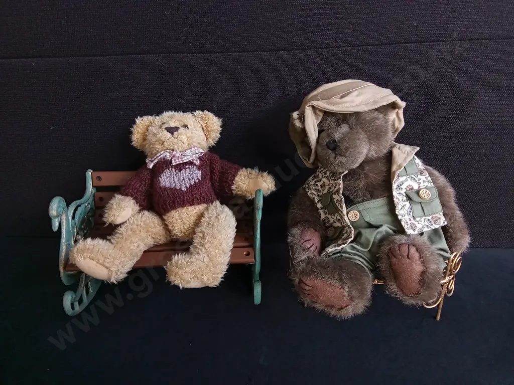 VINTAGE TEDDY BEARS, INCLUDING 2 MINIATURE WIRE CHAIRS, TALLEST H 27 CM Image 1++