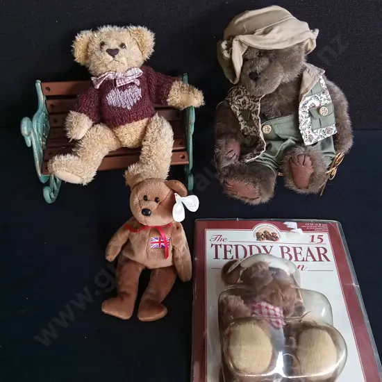 VINTAGE TEDDY BEARS, INCLUDING 2 MINIATURE WIRE CHAIRS, TALLEST H 27 CM