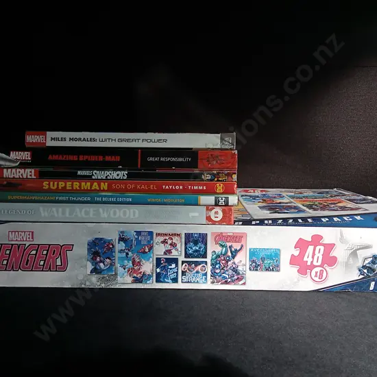 COLLECTION OF SUPERHERO BOOKS AND PUZZLE PACK
