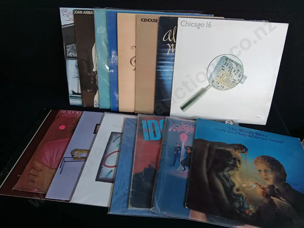 MIX OF VINTAGE VINYL, 16 PIECES Image 1++