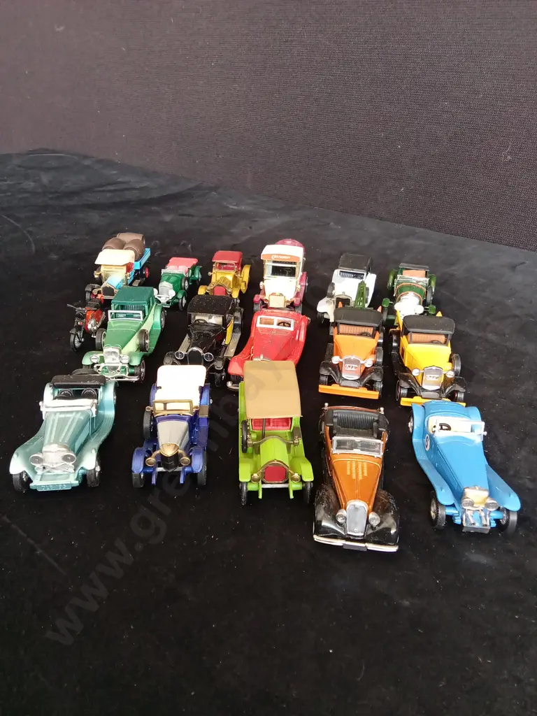 COLLECTION OF VINTAGE MODEL CARS Image 1++