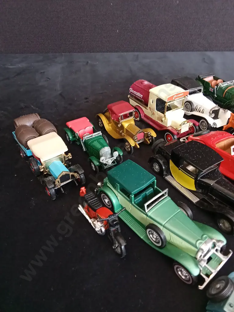 COLLECTION OF VINTAGE MODEL CARS Image 1++