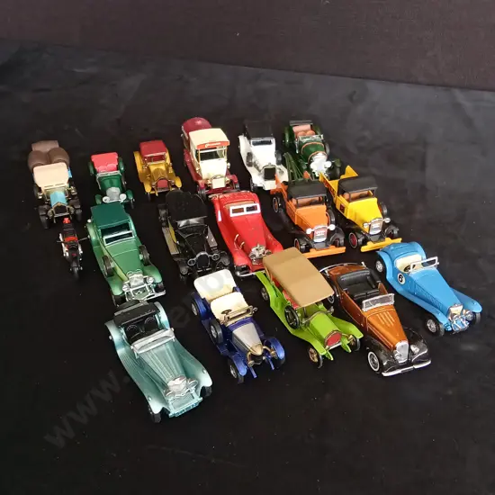 COLLECTION OF VINTAGE MODEL CARS