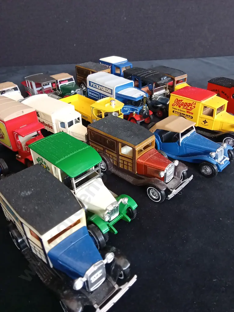 COLLECTION OF VINTAGE MODEL CARS Image 1++