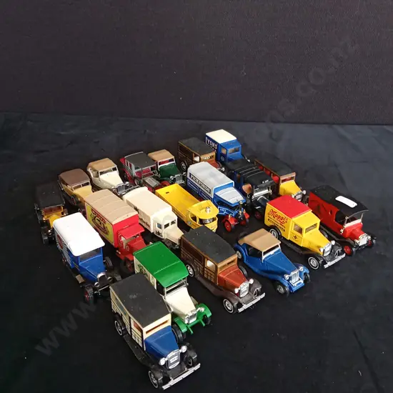 COLLECTION OF VINTAGE MODEL CARS