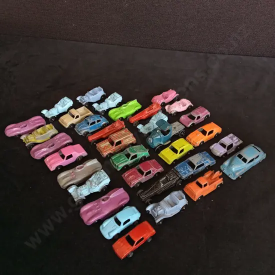 COLLECTION OF 1950'S AMERICAN TOOTSIETOY CARS