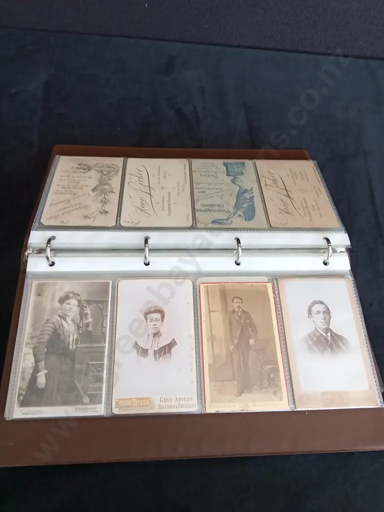 RED VINTAGE CASE H19CM AND 2 FULL VINTAGE PHOTO ALBUMS Image 1++