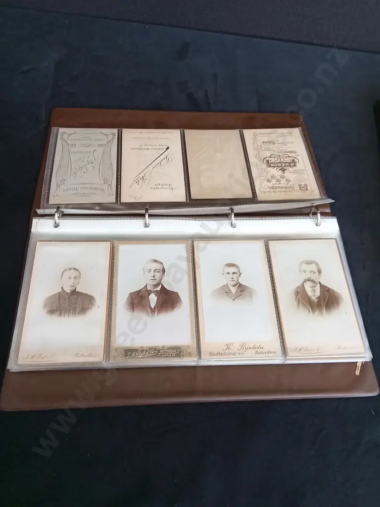 RED VINTAGE CASE H19CM AND 2 FULL VINTAGE PHOTO ALBUMS Image 1++