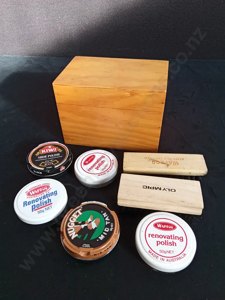 BOX OF SHOE POLISHING ITEMS Image 1++