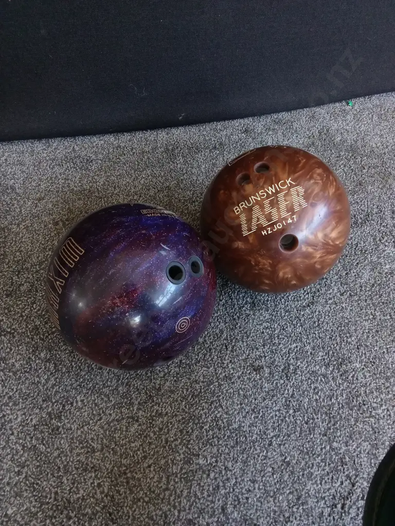 BRUNSWICK LASER BOWLING BALL AND MAXIM BOWLING BALL Image 1++