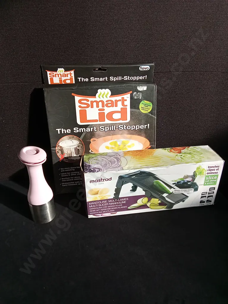 3 PIECES KITCEHN TOOLS, INCLUDING BRAND NEW MASTRAD MANDOLINE, ICE CREAM SCOOPER, AND SPILL STOPPER Image 1++