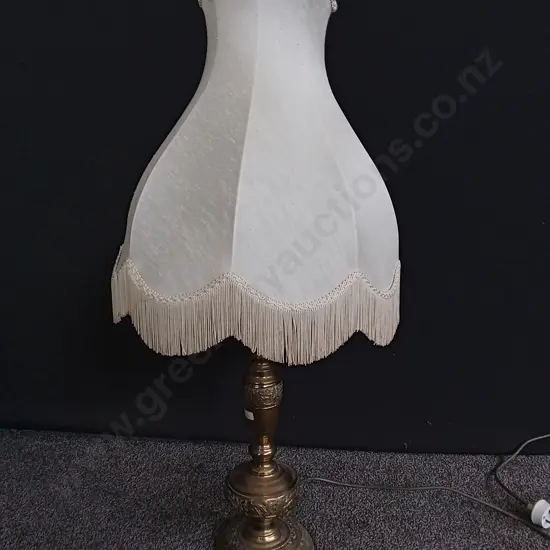 VINTAGE TABLE LAMP WITH FRINGED LAMPSHADE - WORKING, H 87 CM