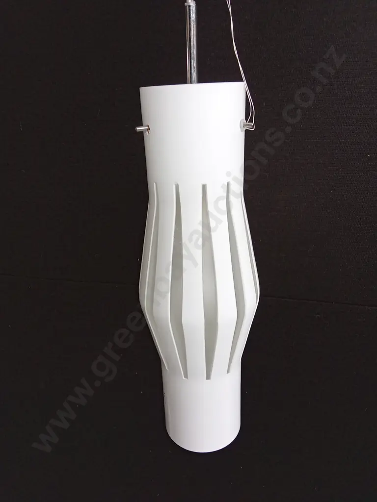 WHITE RIBBED CEILING LAMP WITH LIGHTBULB Image 1++