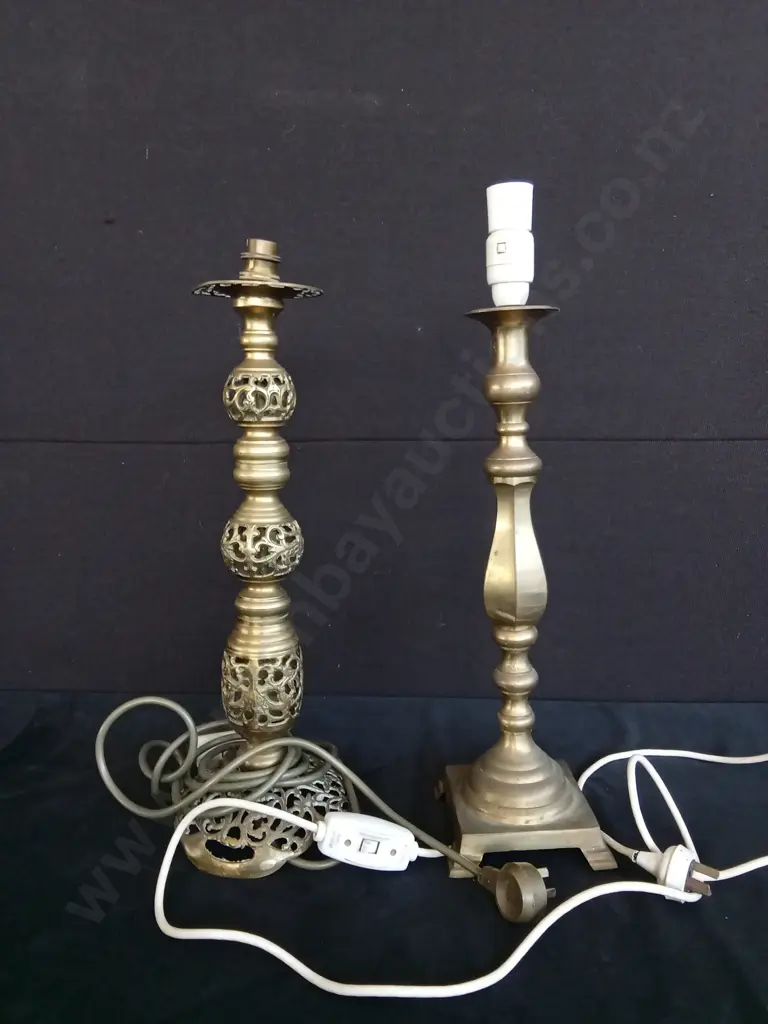 2 VINTAGE CANDLESTICK TABLE LAMPS UNTESTED TALLEST H53CM Image 1++