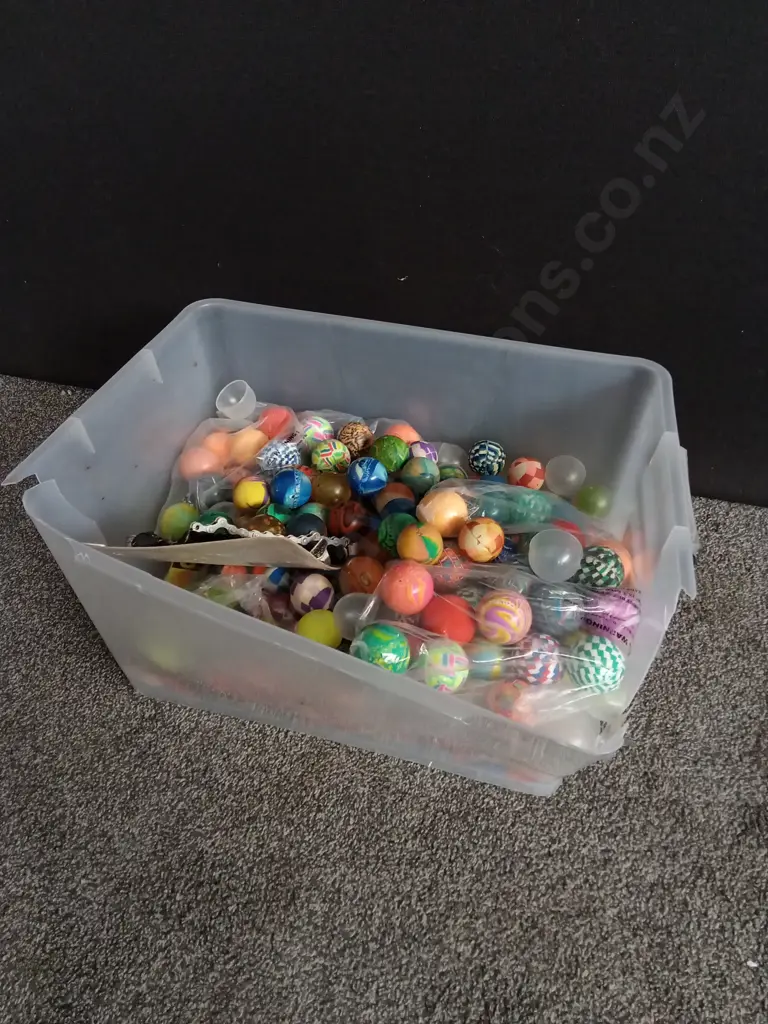 BOX OF VENDING MACHINE STOCK, MIX OF EMPTY AND FULL CAPSULES Image 1++