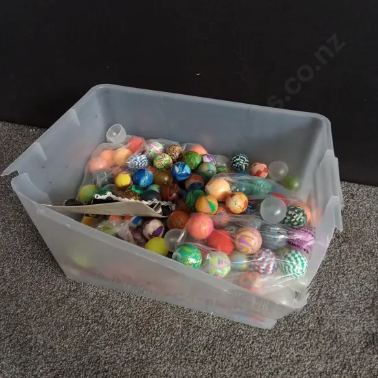 BOX OF VENDING MACHINE STOCK, MIX OF EMPTY AND FULL CAPSULES