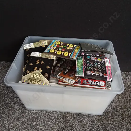 BOX OF VENDING MACHINE STOCK, MIX OF COSTUME JEWELLERY