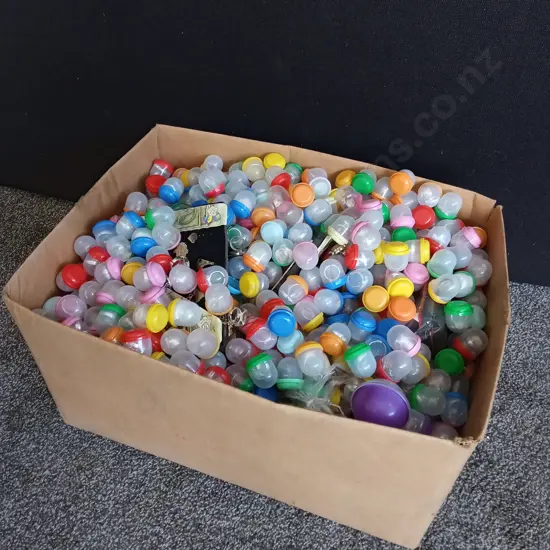 BOX OF VENDING MACHINE STOCK, MIX OF EMPTY AND FULL CAPSULES