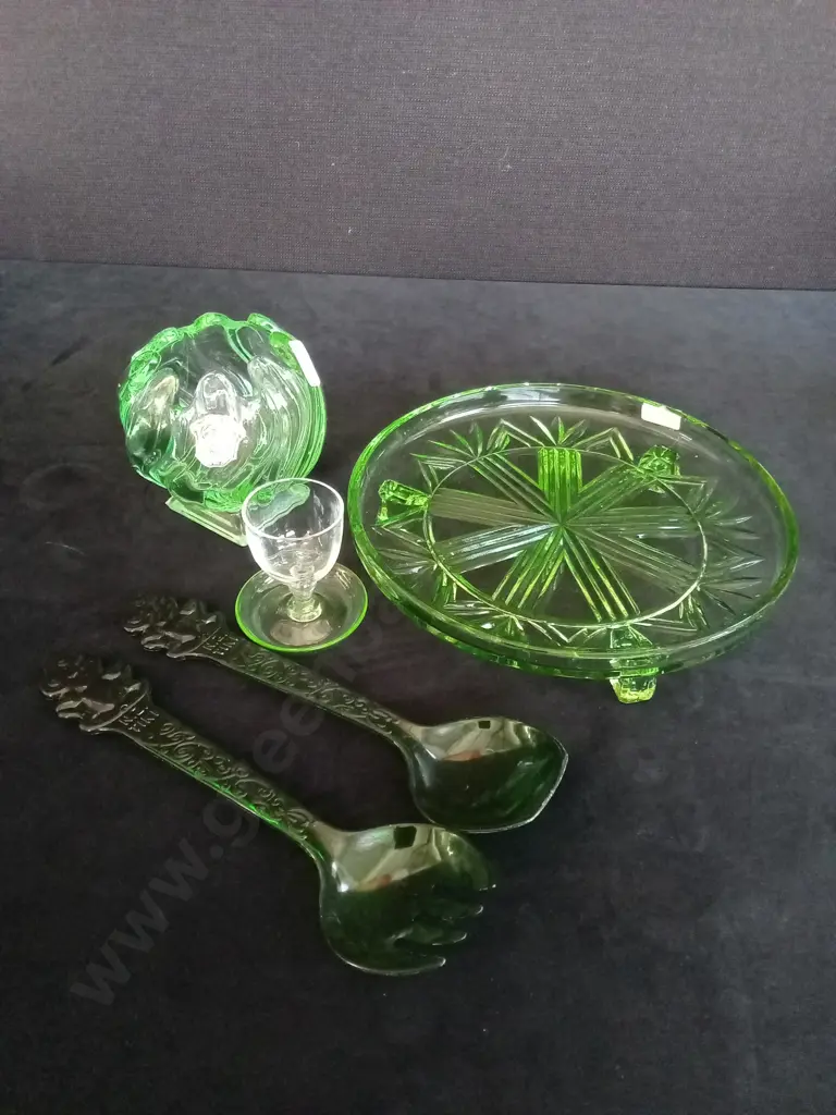 5 GREEN DECORATIVE ITEMS Image 1++