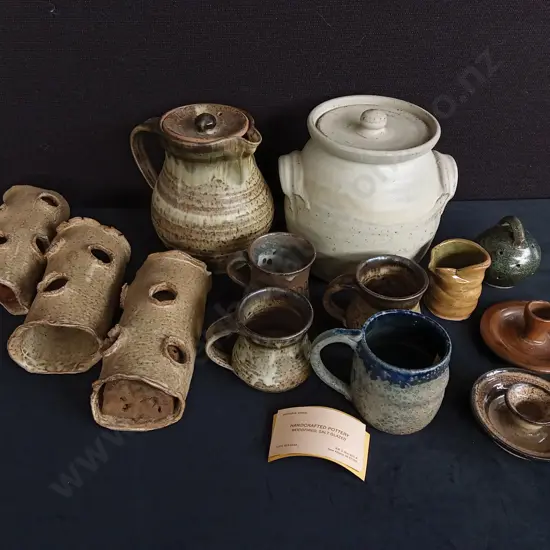 MIX OF POTTERY