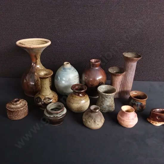 MIX OF CERAMIC VASES AND VESSELS, TALLEST H 14 CM