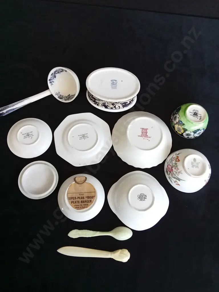 12 CERAMIC ITEMS Image 1++