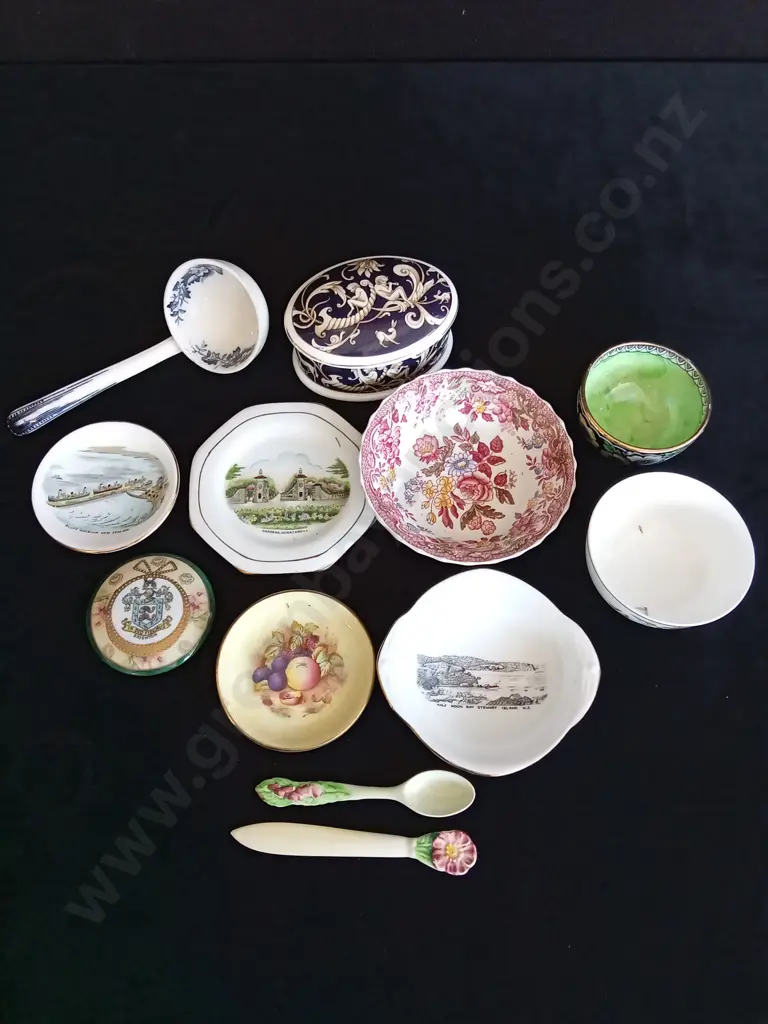 12 CERAMIC ITEMS Image 1++