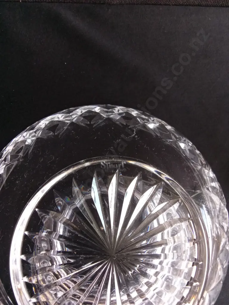 4 PIECES VINTAGE CUT GLASS AND CRYSTAL, INCLUDING PAIR OF STUART ENGLAND BOWLS, CRYSTAL CONDIMENT POT, WIDEST DIA 22 CM Image 1++