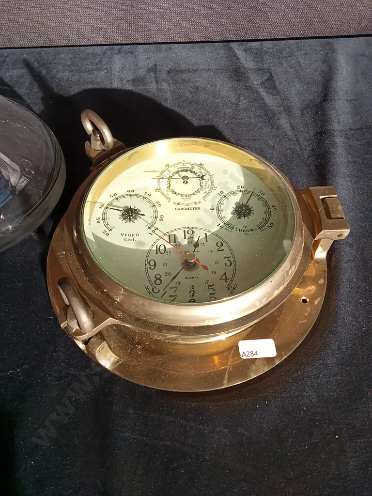 NAUTICAL STYLE BRASS PORTHOLE WEATHER STATION AND VINTAGE GLASS DECANTER H33CM Image 1++