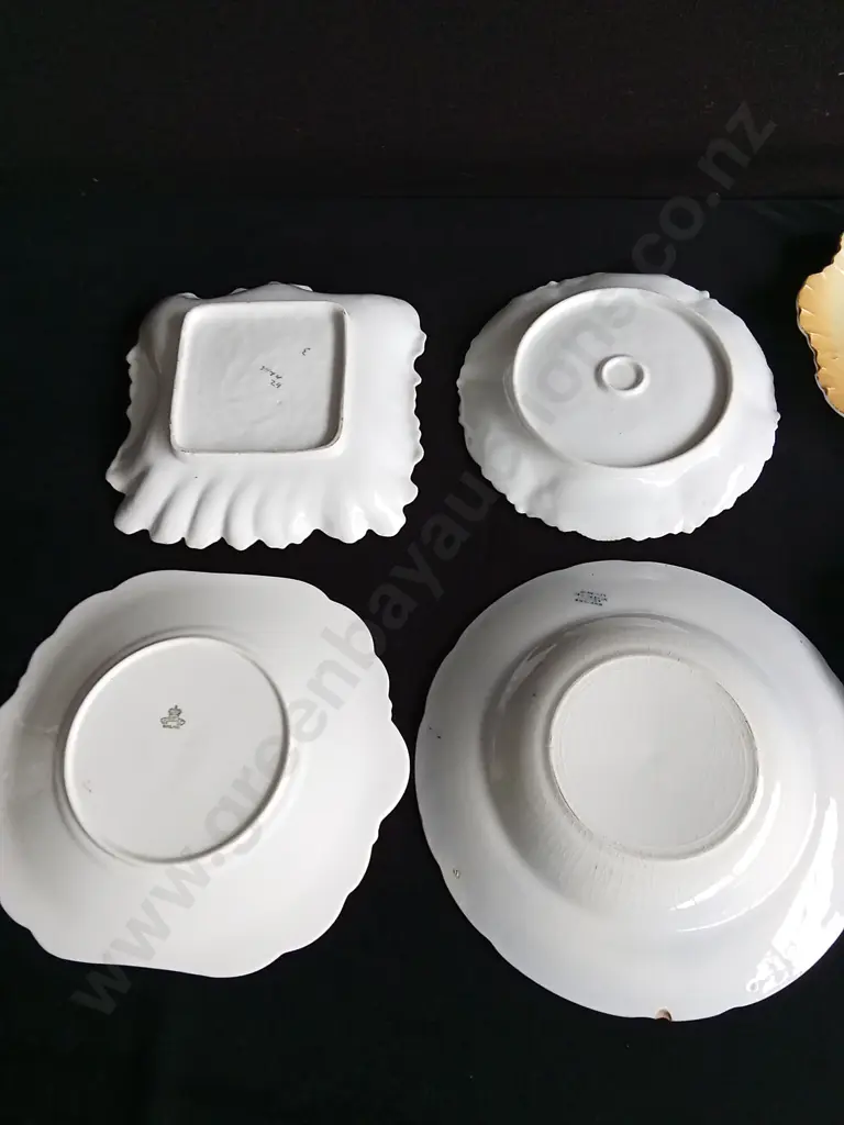 COLLECTION OF VINTAGE PLATES, 8 PIECES, WIDEST DIA 26 CM Image 1++
