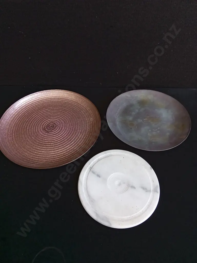 3 SERVING PLATES, LARGEST DIA 32 CM Image 1++