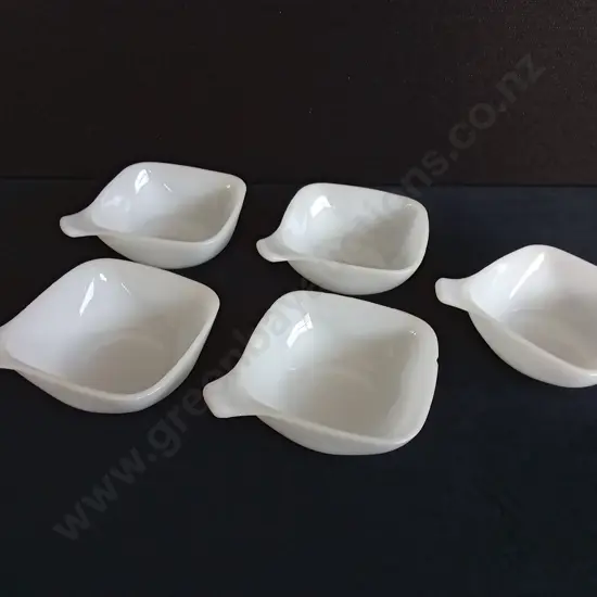 SET OF 5 VINTAGE WHITE CROWN PYREX MILK GLASS RAMEKINS