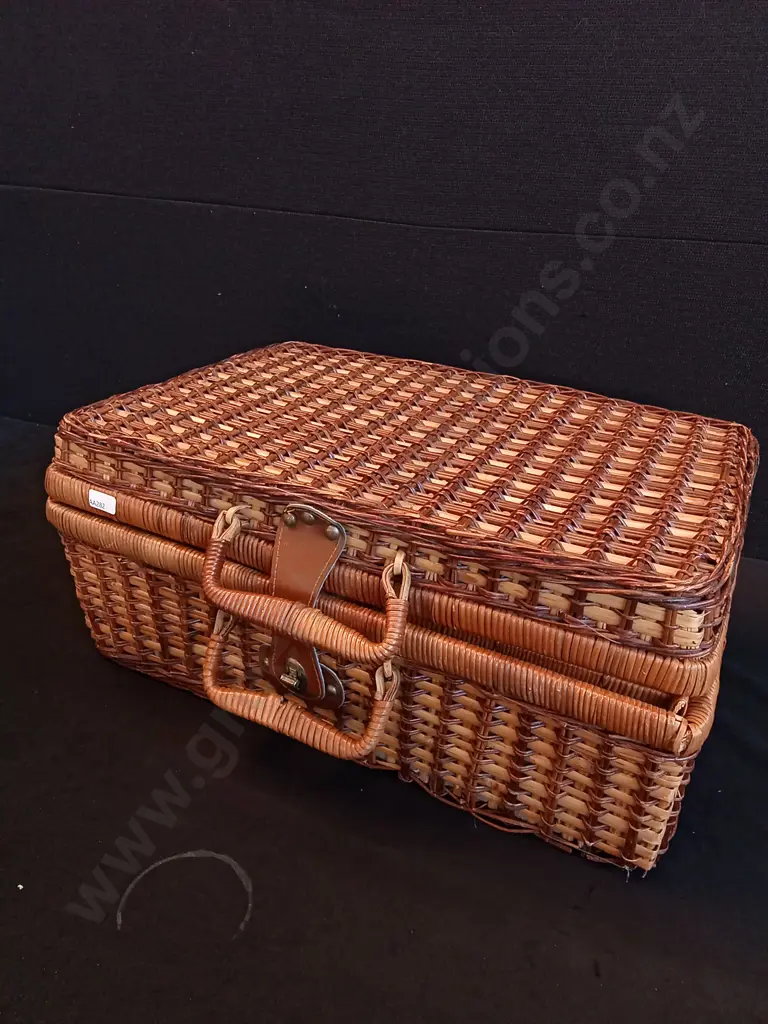 VINTAGE PICNIC BASKET, INCLUDING CONTENTS, W 46 CM X H 21 CM Image 1++