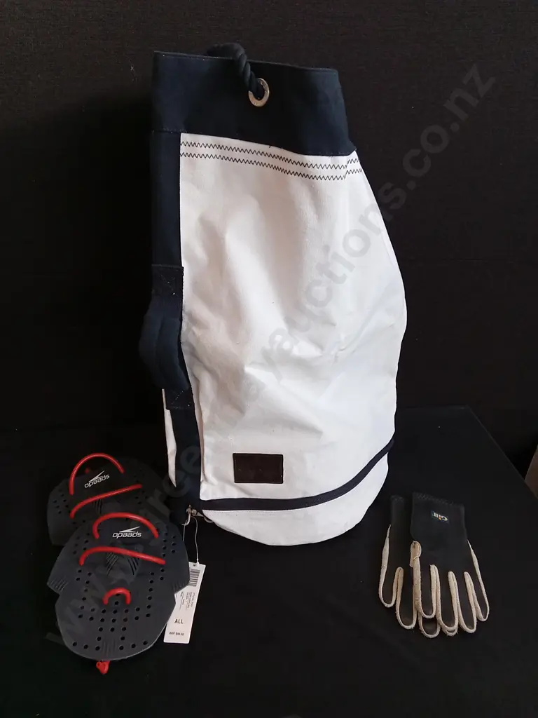 BRAND NEW LINE 7 SAILING DUFFEL BAG H 63 CM, GILL SAILING GLOVES, AND SPEEDO TRAINING AIDS Image 1++