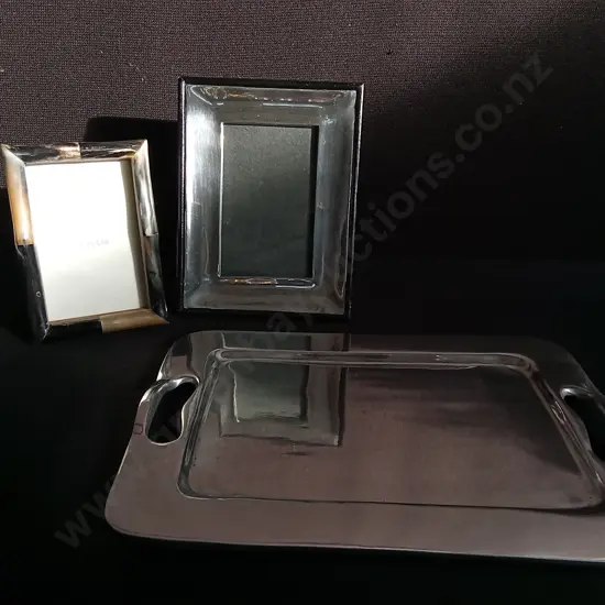 2 PICTURE FRAMES AND ALUMINIUM SERVING TRAY, TRAY W 35 CM