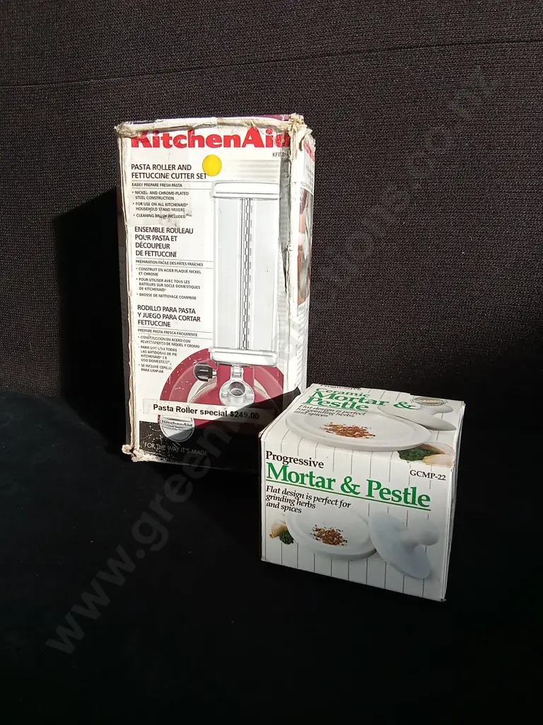 KITCHENAID PASTA ROLLER AND FETTUCINI CUTTER SET, AND MORTAR AND PESTLE Image 1++