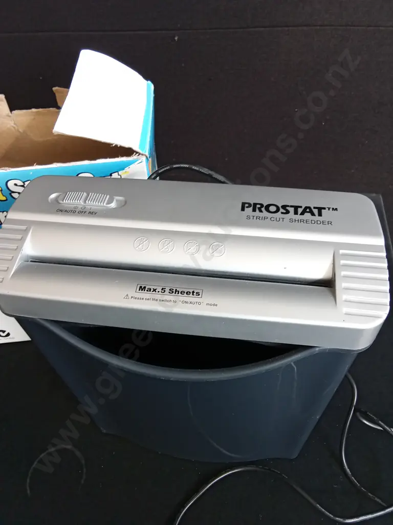 PROSTAT 5 SHEET PAPER SHREDDER WORKING Image 1++