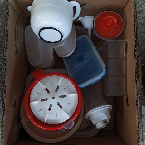 MIX OF TUPPERWARE
