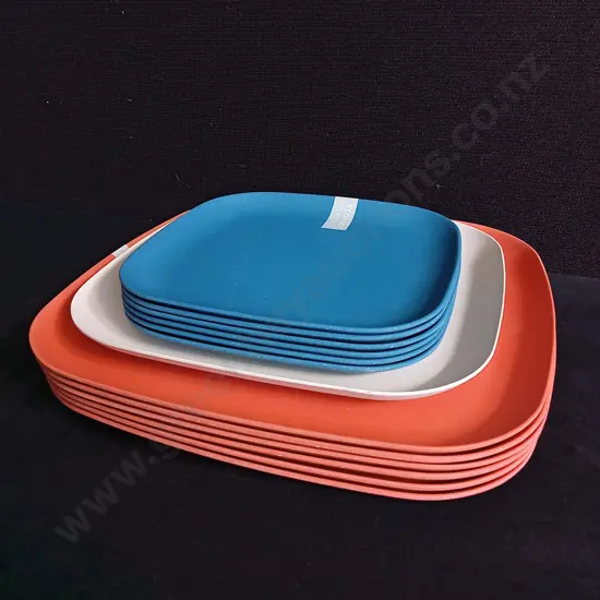 13 BRAND NEW ECOLOGY SEASONS BAMBOO FIBRE PLATES, LARGEST DIA 30 CM