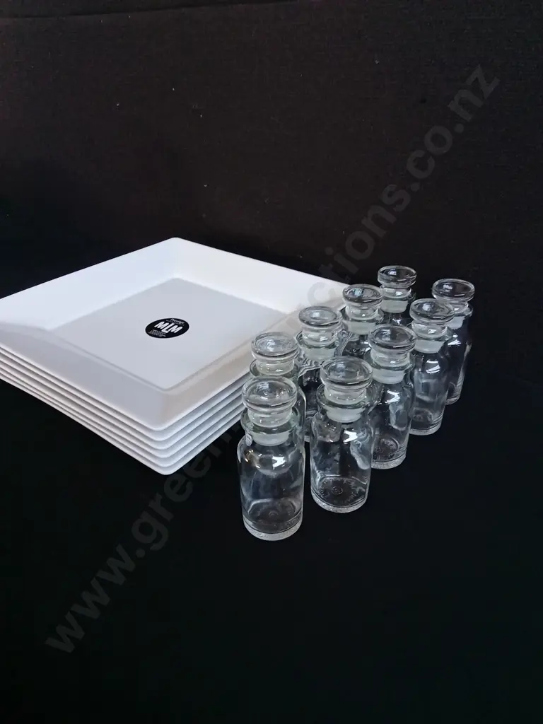 SET OF 6 PRESTIGE SQUARE MELAMINE PLATES W 26.5 CM, AND SET OF 9 GLASS SPICE JARS H 10 CM Image 1++