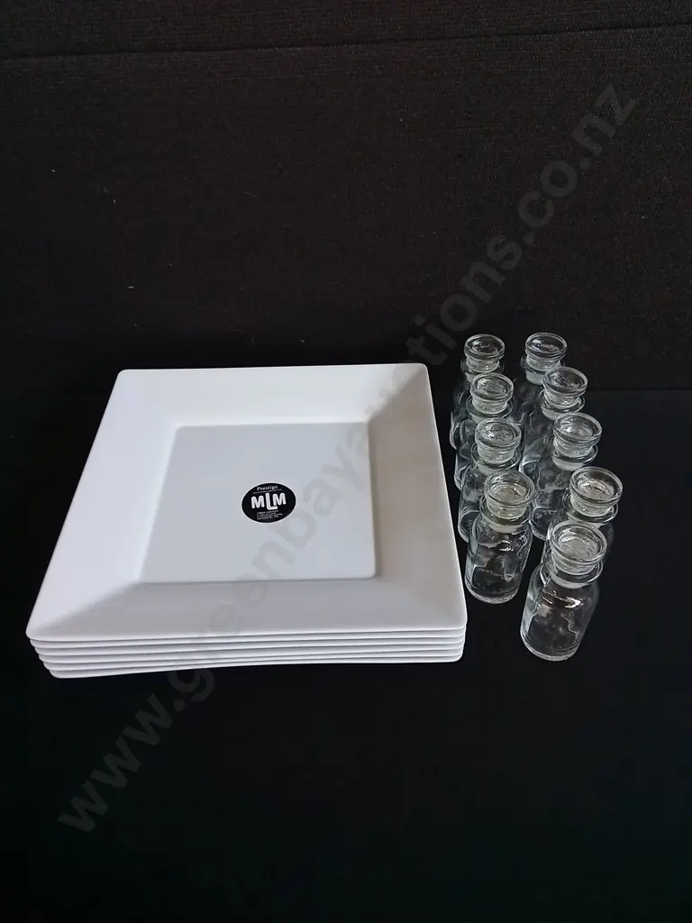 SET OF 6 PRESTIGE SQUARE MELAMINE PLATES W 26.5 CM, AND SET OF 9 GLASS SPICE JARS H 10 CM Image 1++
