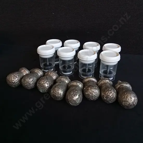 8 SMALL PLASTIC CONTAINERS AND 8 FURNITURE DRAWER KNOBS