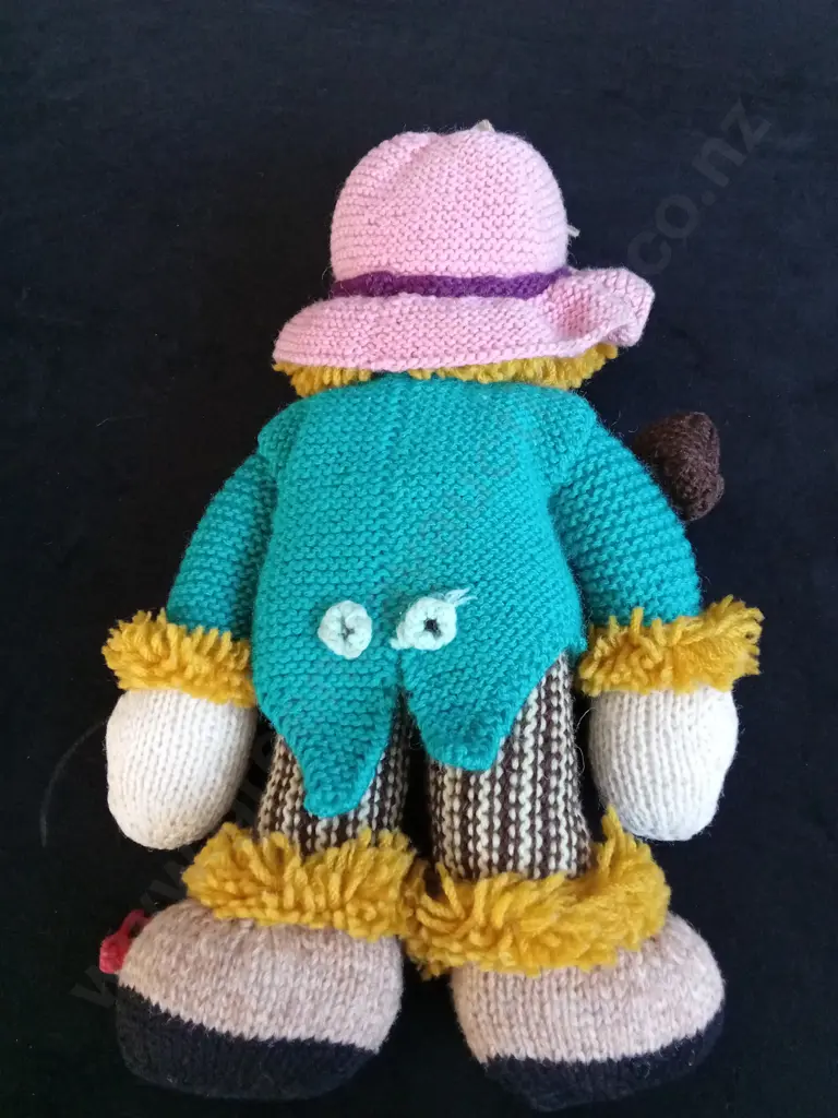 JEAN GREENHOWE SCARECROW KNITTED DOLL Image 1++