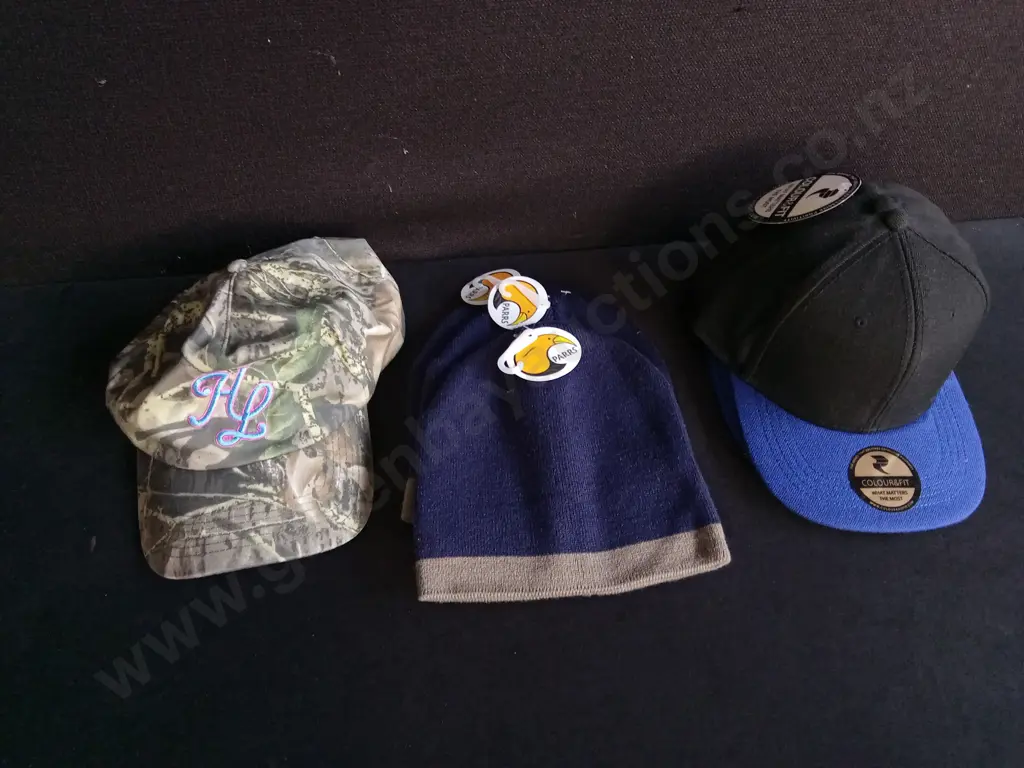MIX OF HATS, 8 PIECES Image 1++
