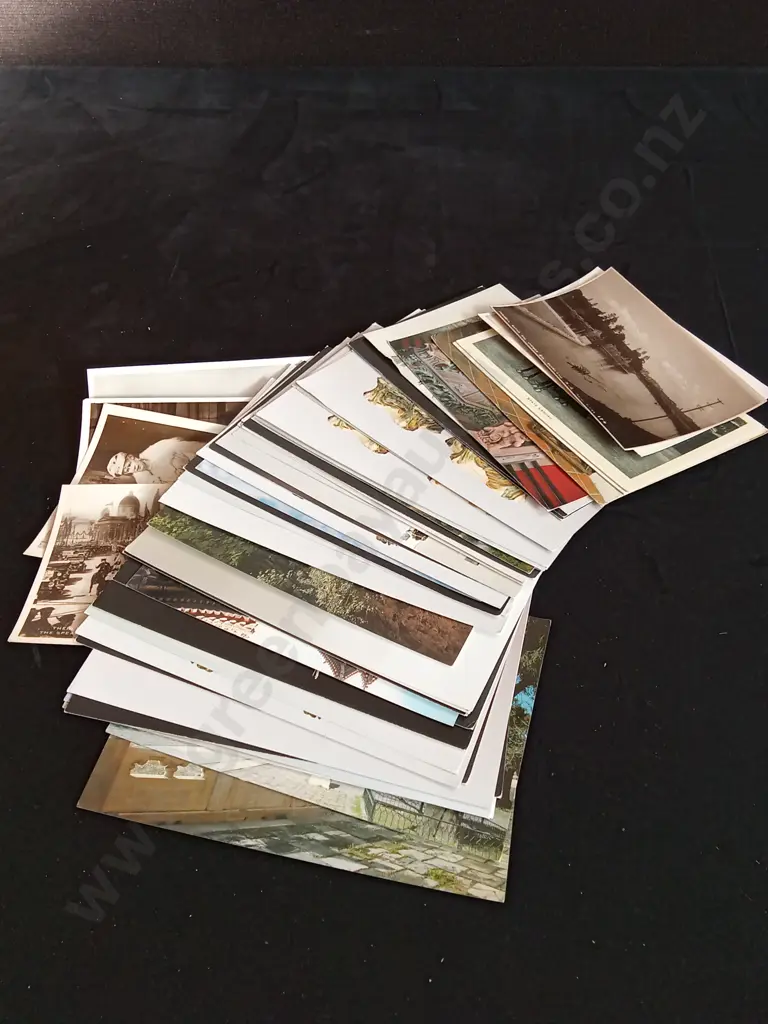 COLLECTION OF POSTCARDS Image 1++