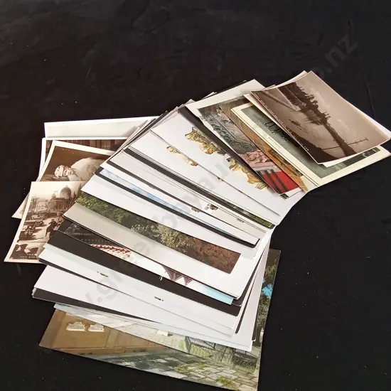 COLLECTION OF POSTCARDS