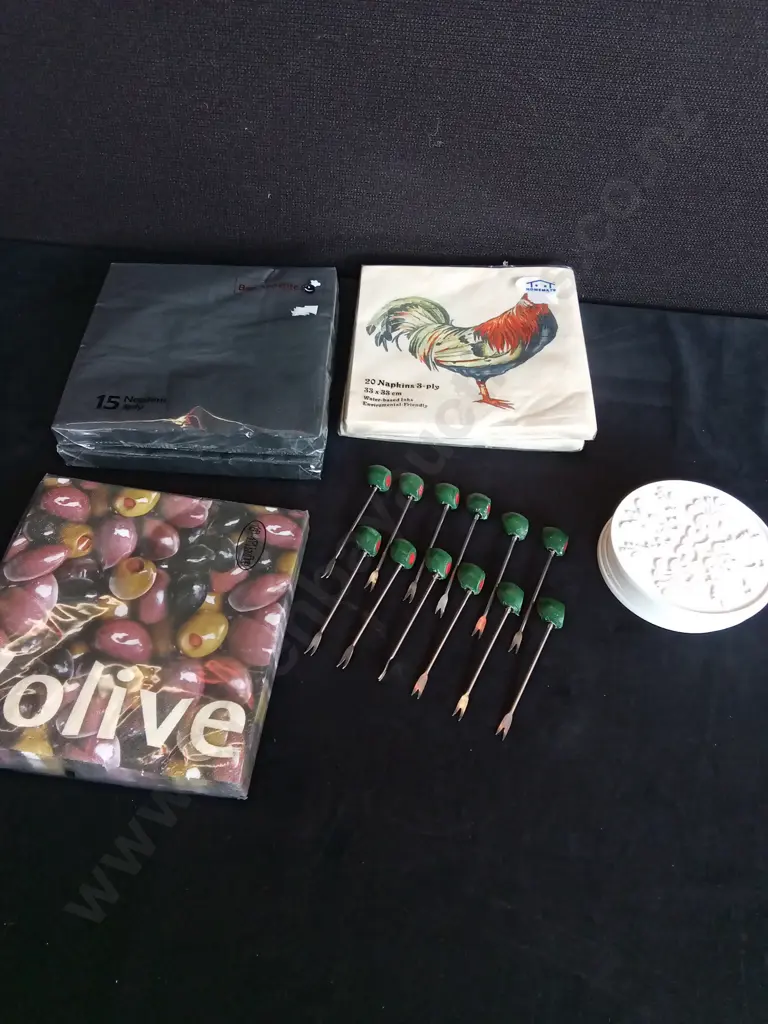 RETRO OLIVE COCKTAIL FORKS COASTERS AND NAPKINS Image 1++