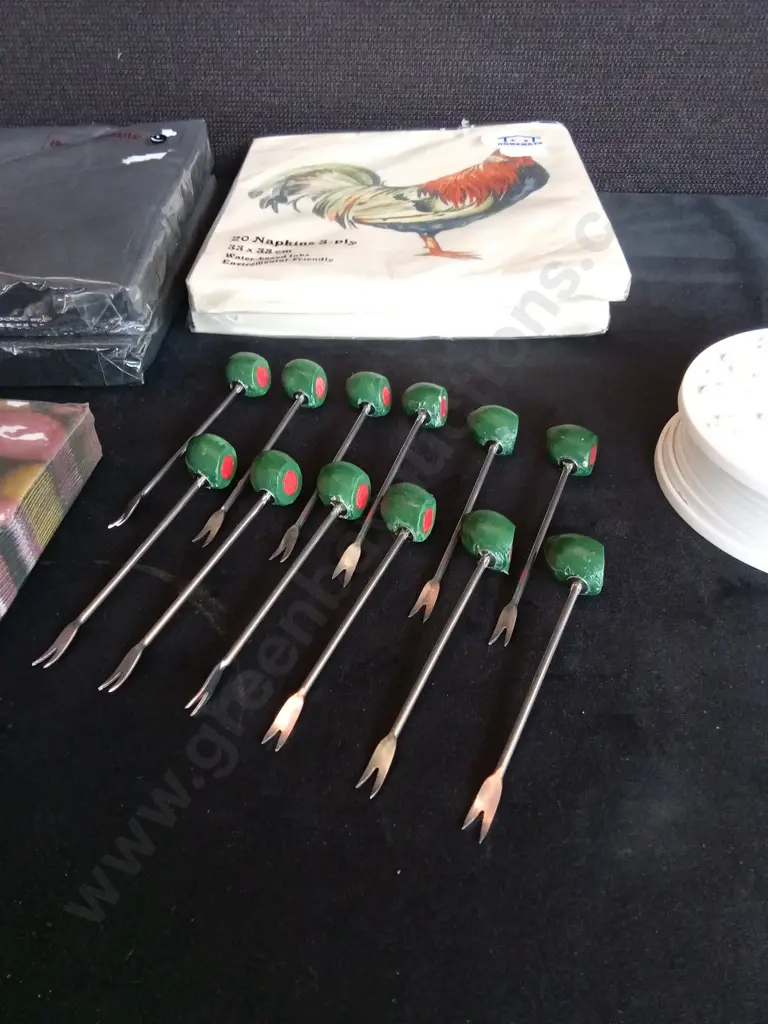 RETRO OLIVE COCKTAIL FORKS COASTERS AND NAPKINS Image 1++